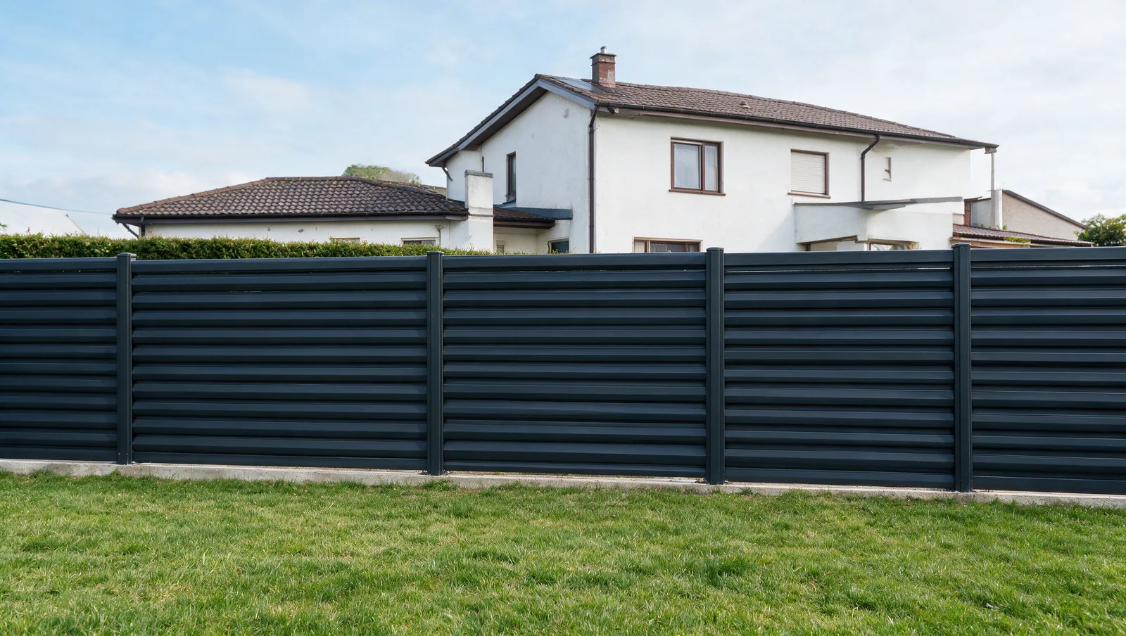 Rhombus profile galvanized steel fence